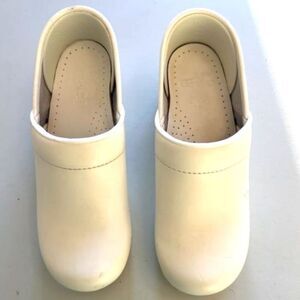 DANSKO Clogs White Leather Slip On Comfort Nurse Nursing Shoes Size 5.5-6 EU 36